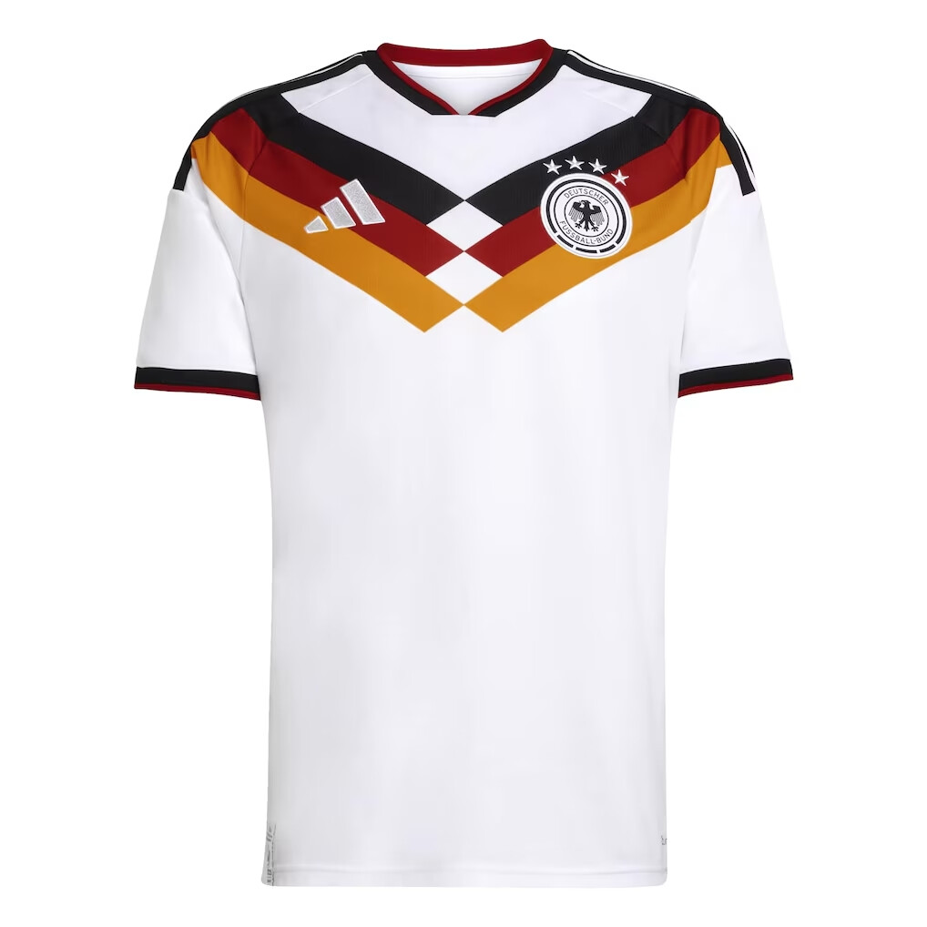 Weißes Deutschland-Fußballtrikot mit schwarz-rot-goldenem Brustdesign und DFB-Logo.