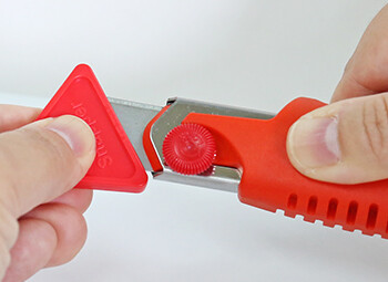NT Cutter L-700RP, Kunststoff-Gehäuse, 18 mm Klinge, rot