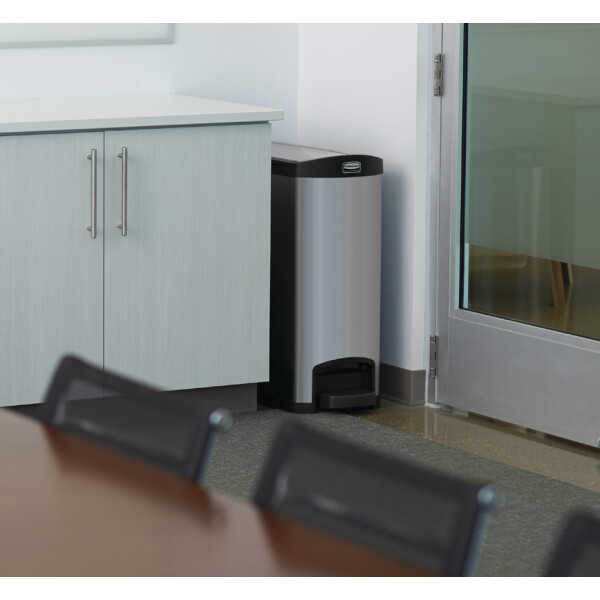 Rubbermaid Tret-Abfalleimer Slim Jim, 50 Liter, schwarz