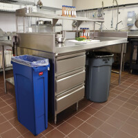 Rubbermaid Deckel BRUTE mit Griff, grau