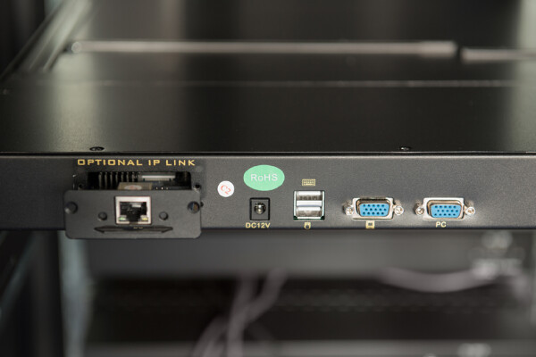 DIGITUS 19" Konsole mit KVM-Switch 8 Port, mit 43,18 cm TFT